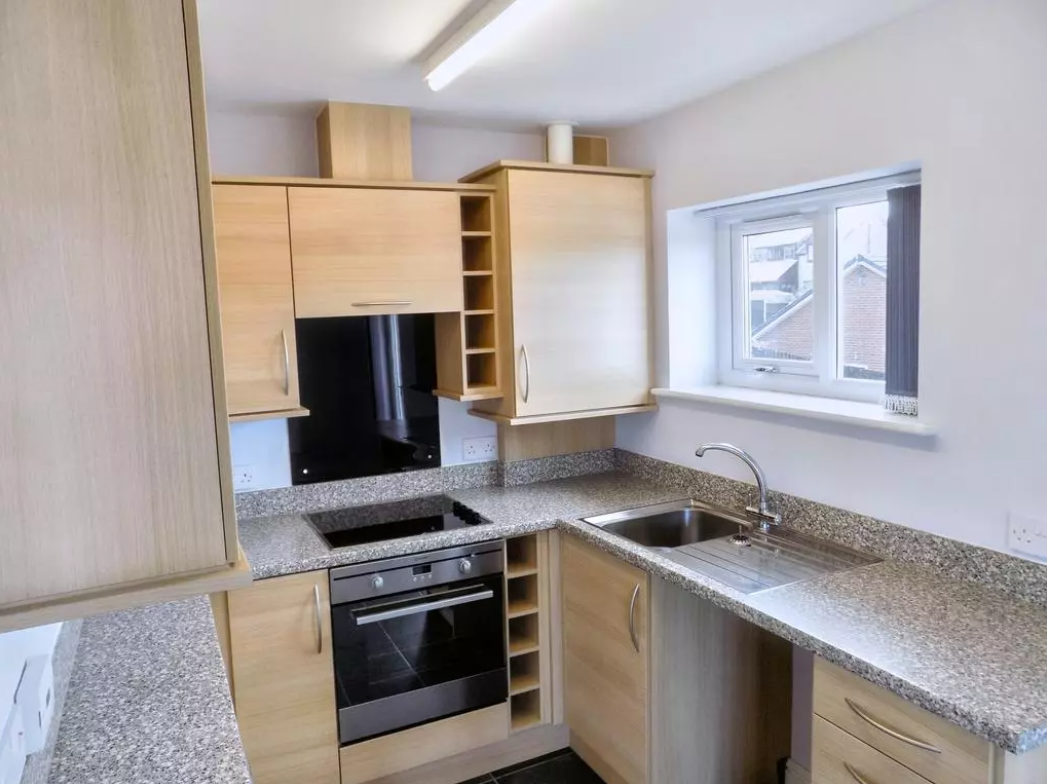 Berwig Court Coedpoeth Apartment to let in Reading