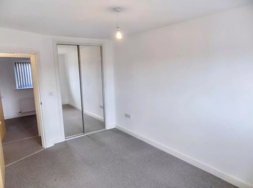 Berwig Court Coedpoeth Apartment to let in Reading